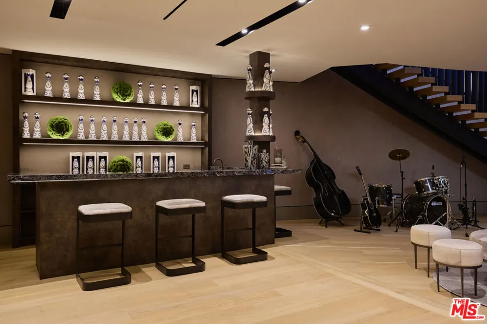 9330 Flicker Way Los Angeles, CA 90069