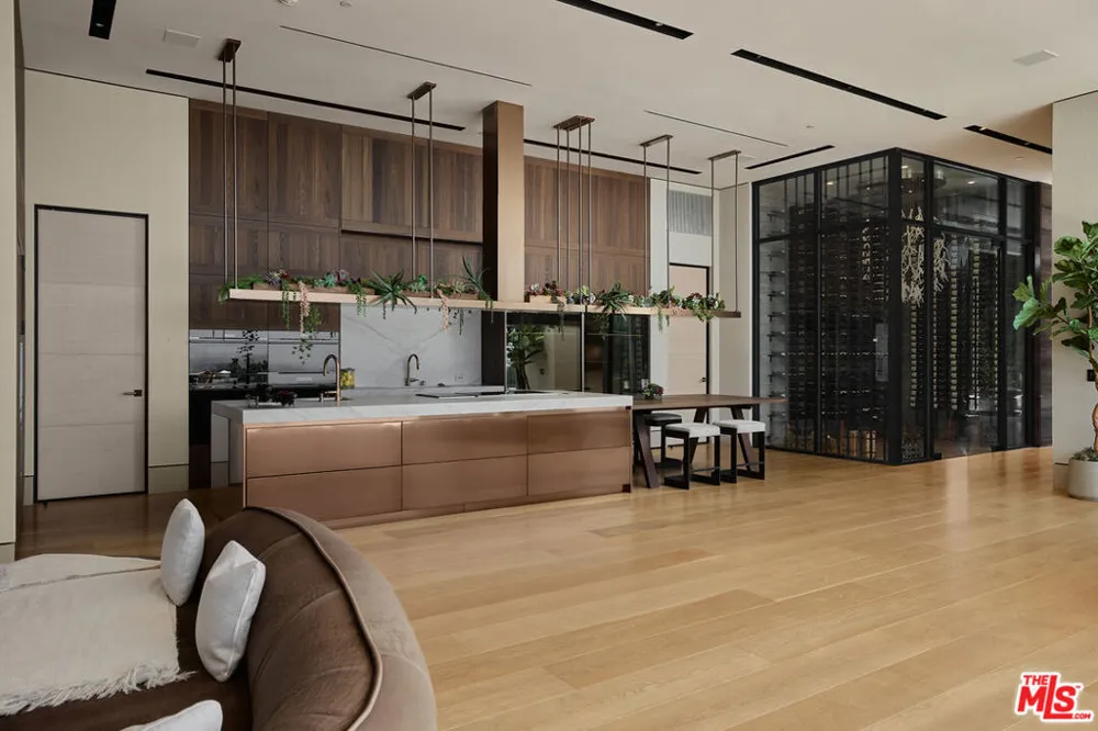 9330 Flicker Way Los Angeles, CA 90069