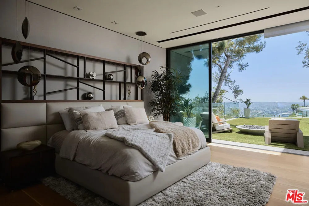 9330 Flicker Way Los Angeles, CA 90069
