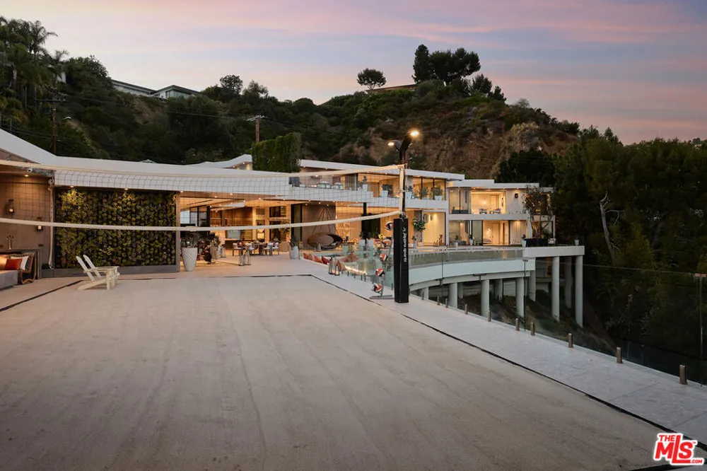 9330 Flicker Way Los Angeles, CA 90069