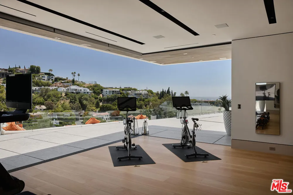 9330 Flicker Way Los Angeles, CA 90069