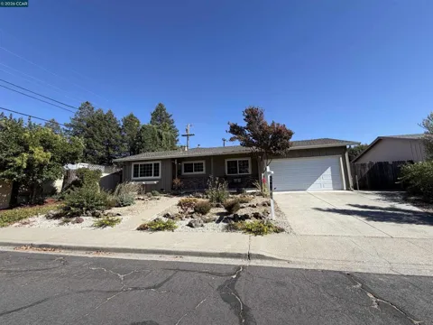 2290 La Mar Drive