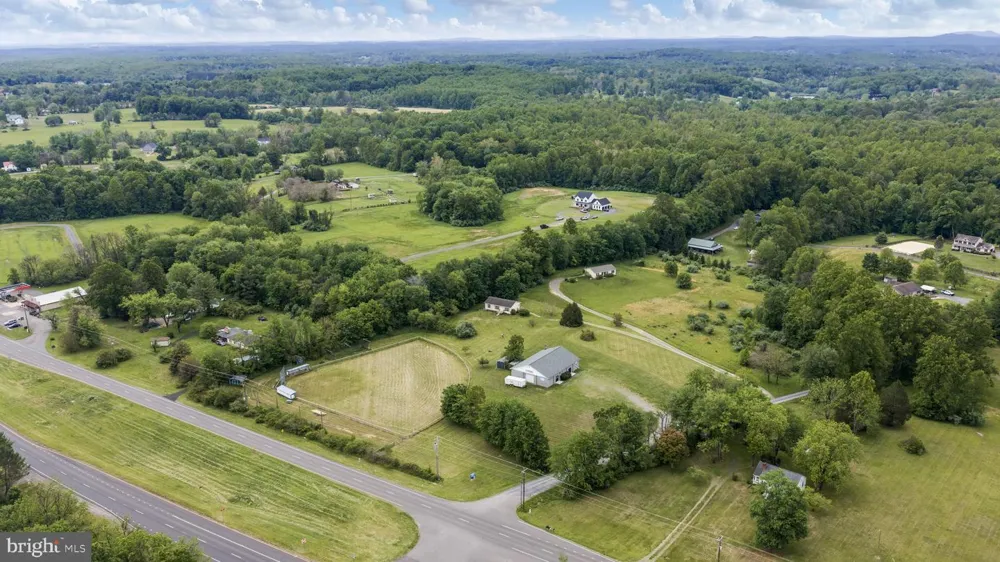 9 PAYNE LANE Amissville, VA 20106