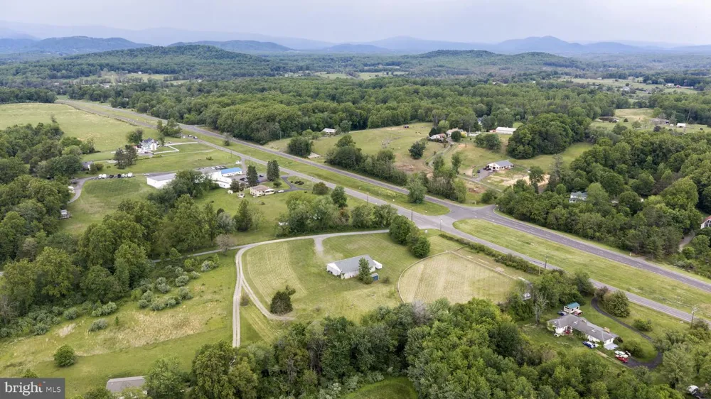 9 PAYNE LANE Amissville, VA 20106