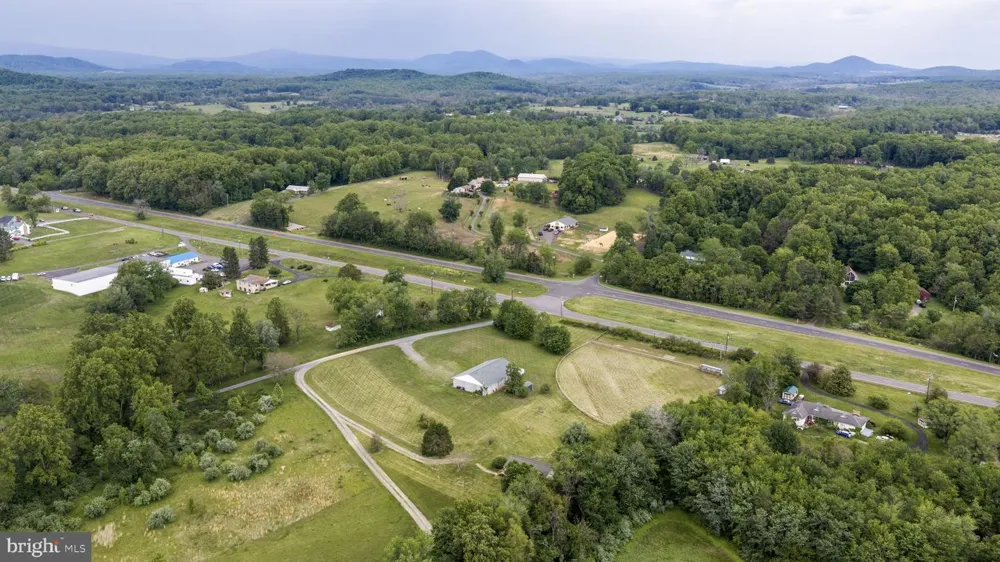 9 PAYNE LANE Amissville, VA 20106