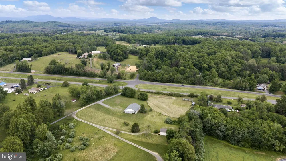 9 PAYNE LANE Amissville, VA 20106