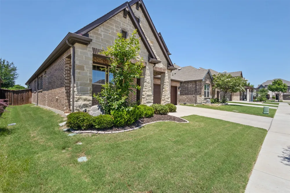 2617 High Bluff Drive Mansfield, TX 76063