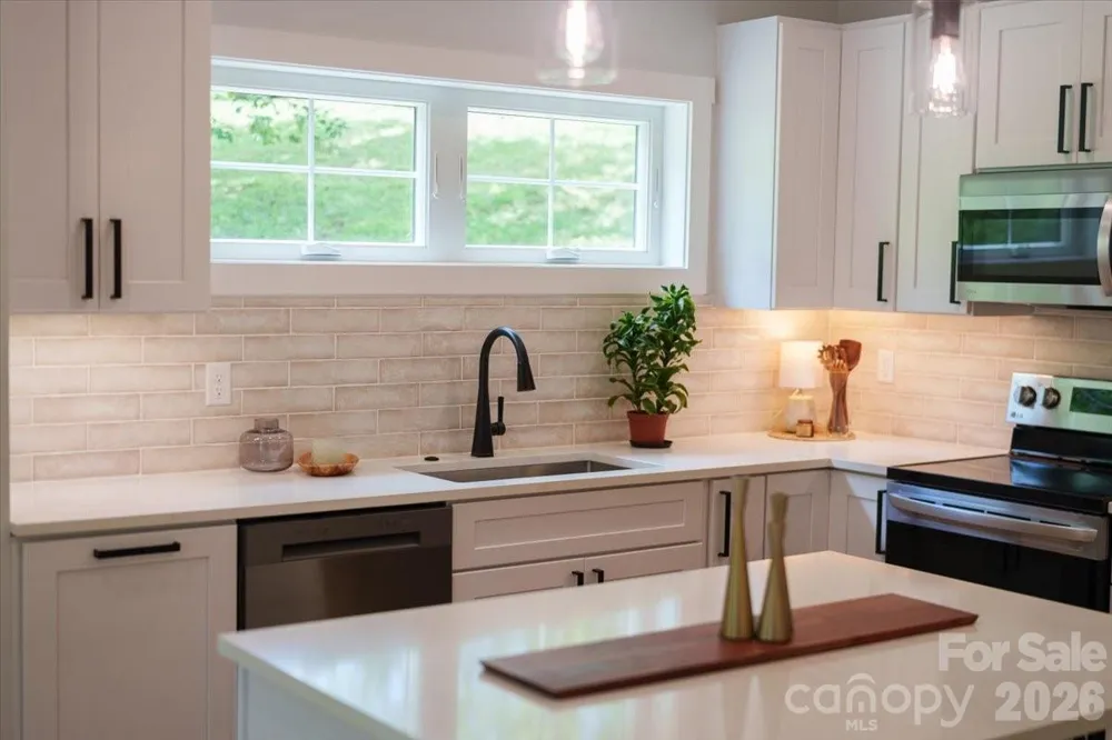 8 Wildwood Park Knoll Weaverville, NC 28787