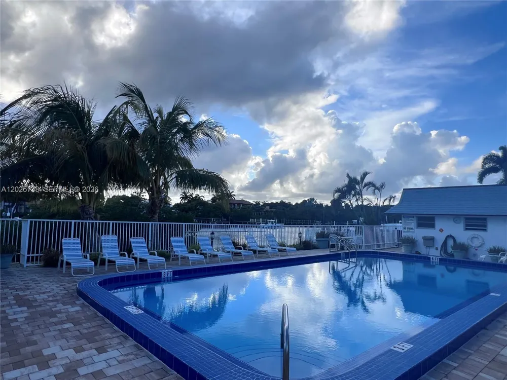 4201 S Ocean Blvd #J2 South Palm Beach, FL 33480