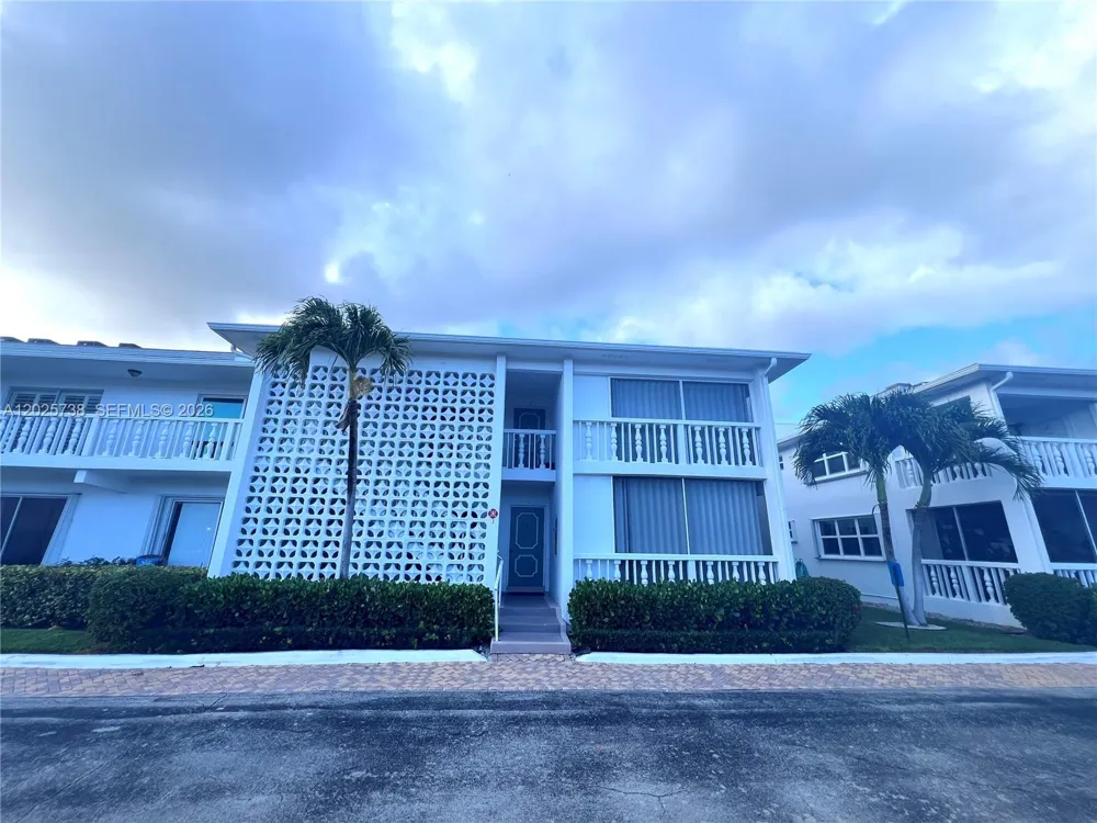 4201 S Ocean Blvd #J2 South Palm Beach, FL 33480