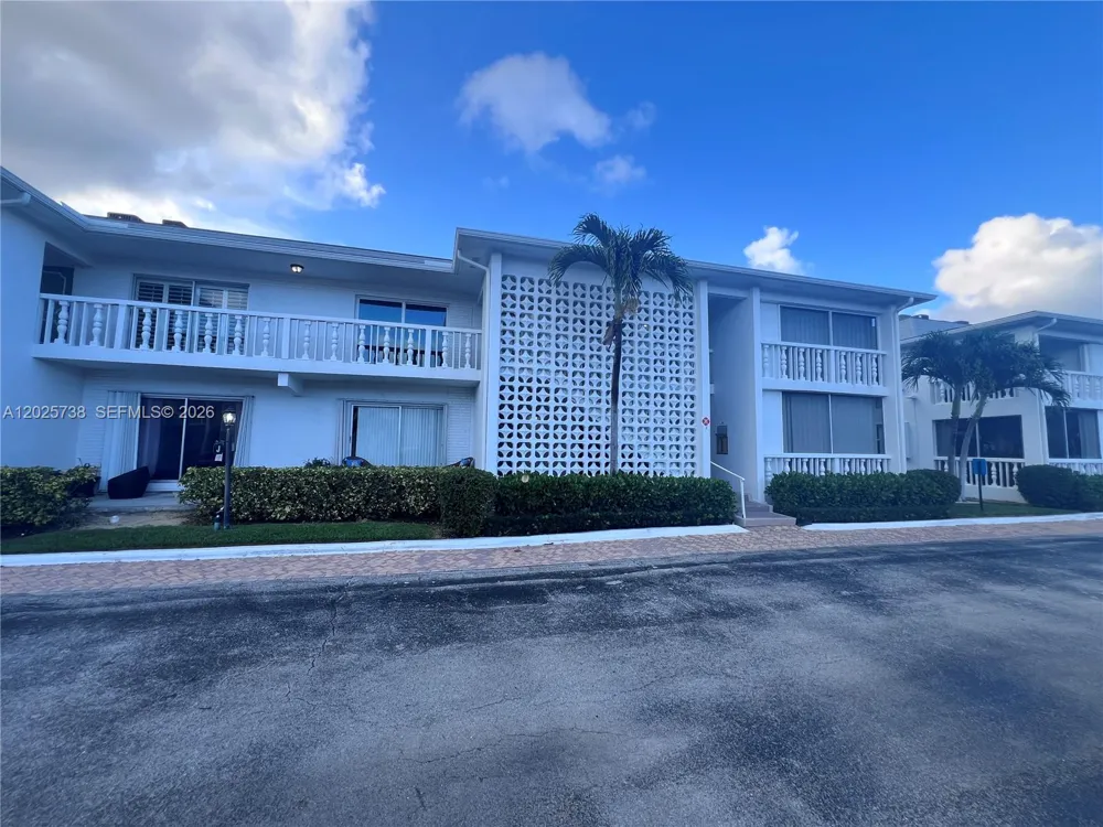 4201 S Ocean Blvd #J2 South Palm Beach, FL 33480