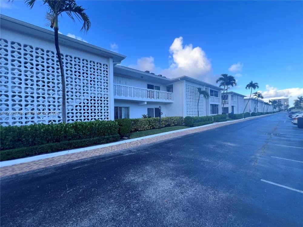 4201 S Ocean Blvd #J2 South Palm Beach, FL 33480