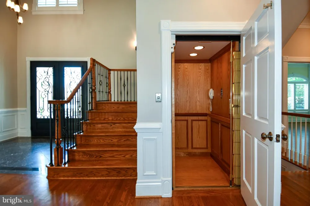 7808 SOUTHDOWN ROAD Alexandria, VA 22308
