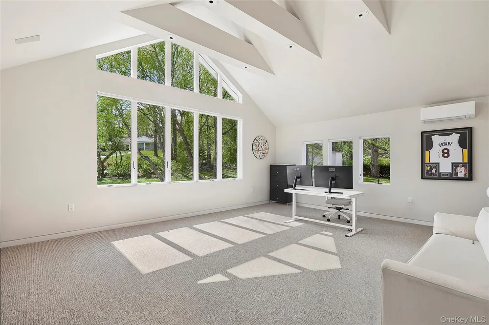 92 Old House Lane Sands Point, NY 11050