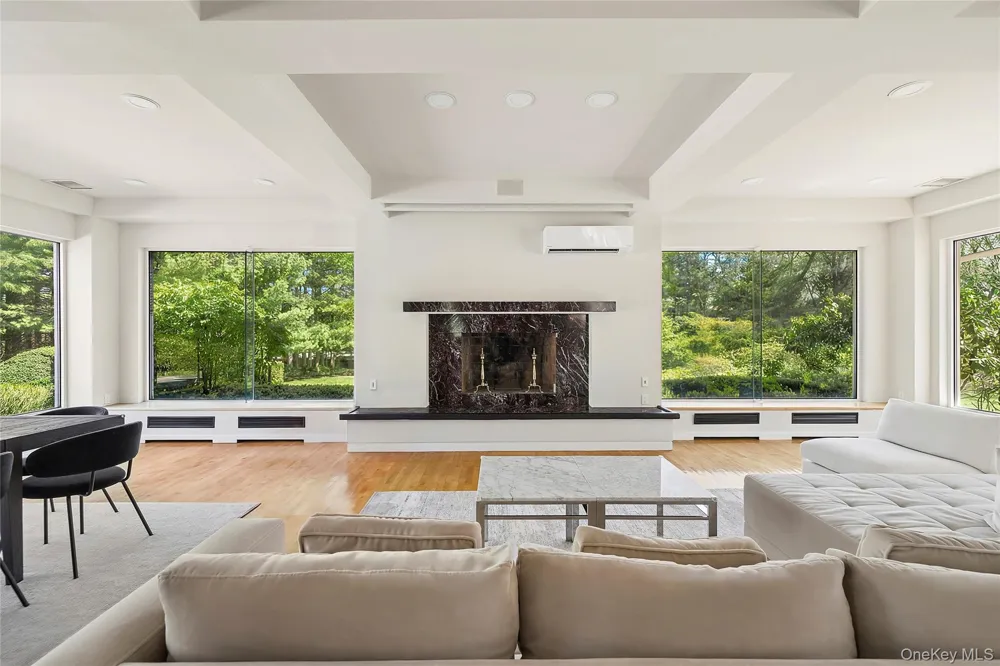 92 Old House Lane Sands Point, NY 11050