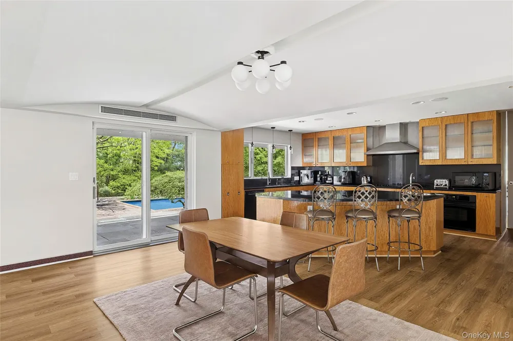 92 Old House Lane Sands Point, NY 11050