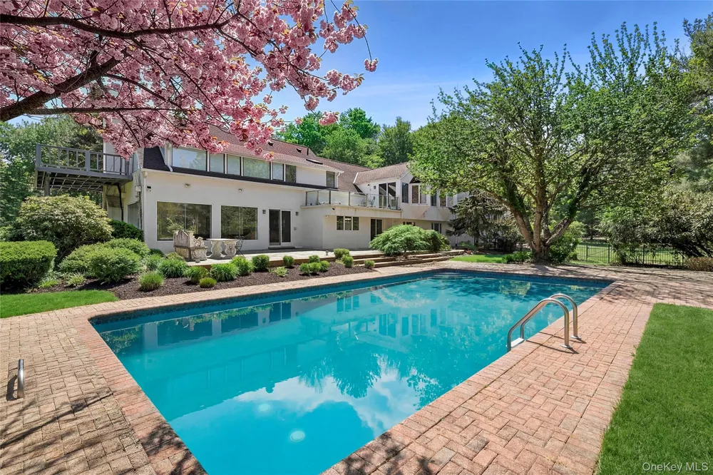 92 Old House Lane Sands Point, NY 11050