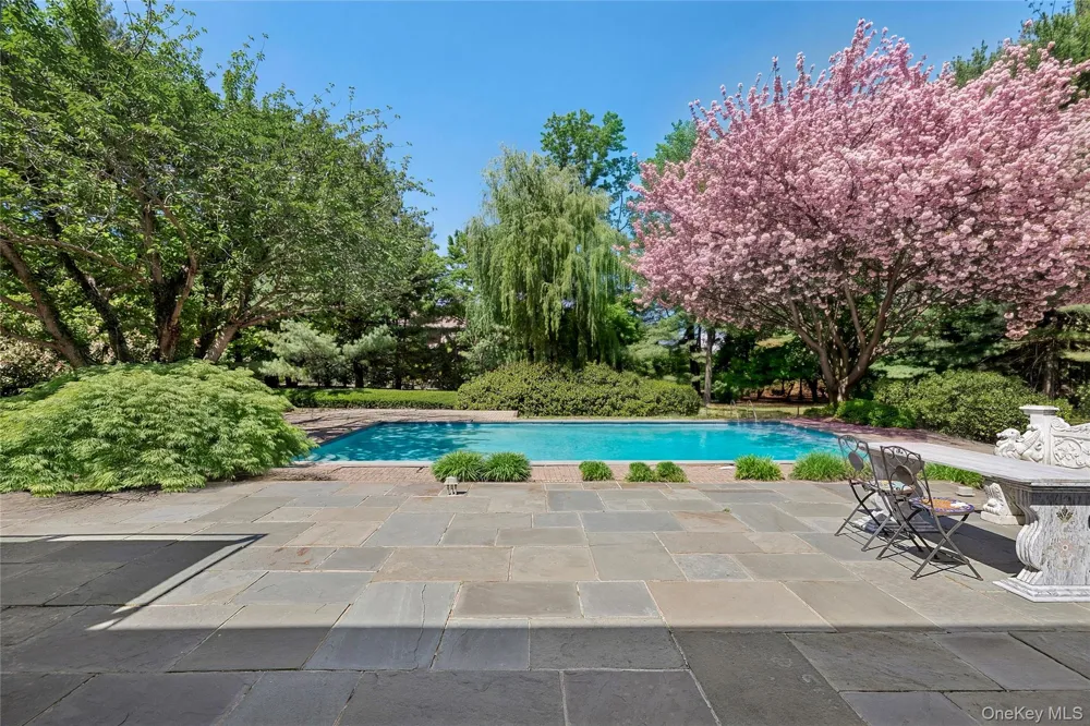 92 Old House Lane Sands Point, NY 11050