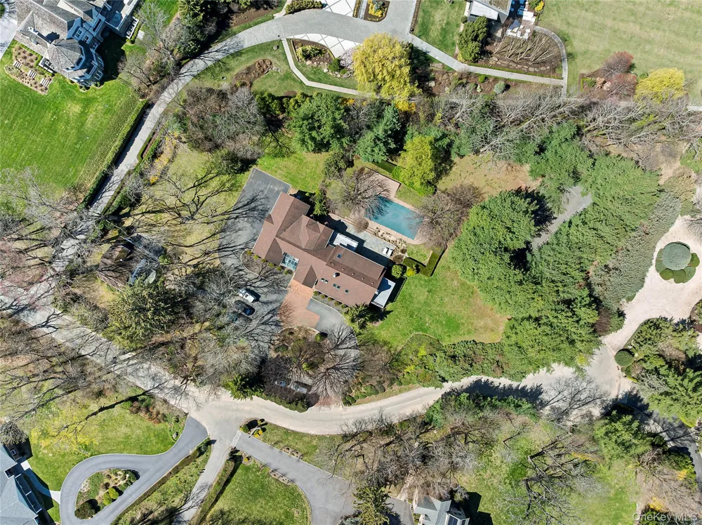 92 Old House Lane Sands Point, NY 11050