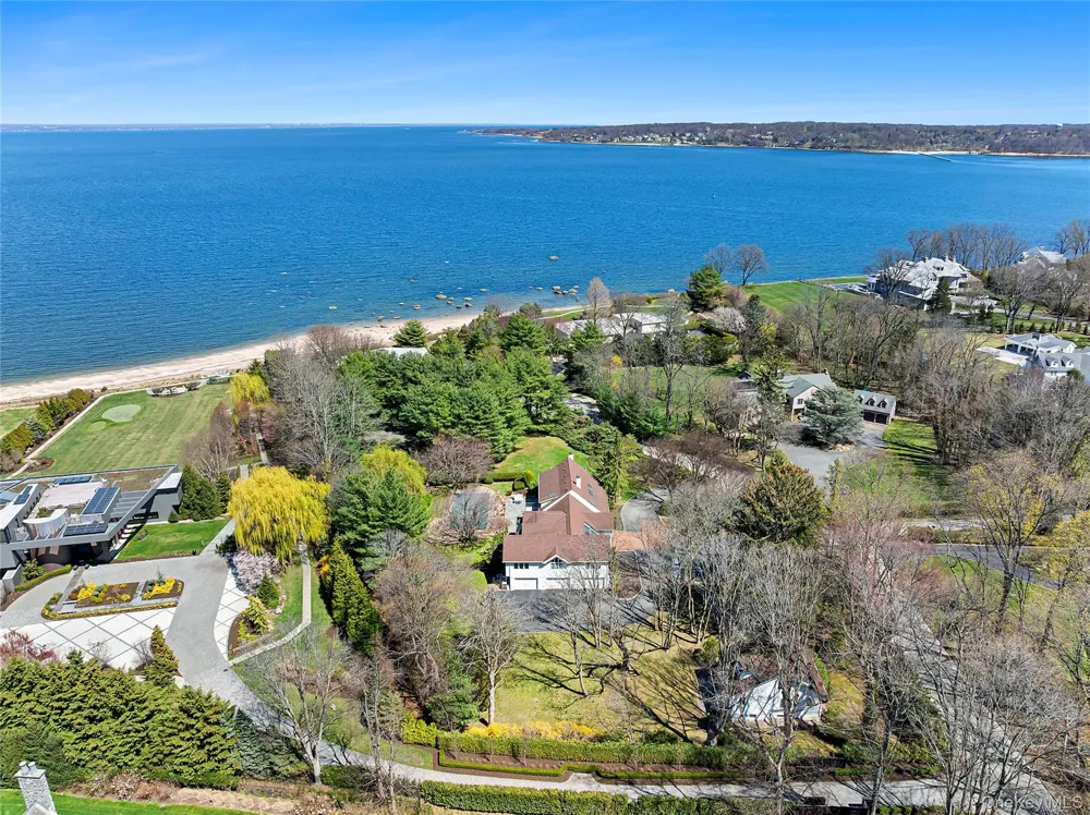 92 Old House Lane Sands Point, NY 11050