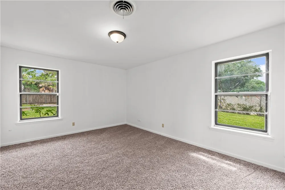 1333 Rose Drive Alice, TX 78332