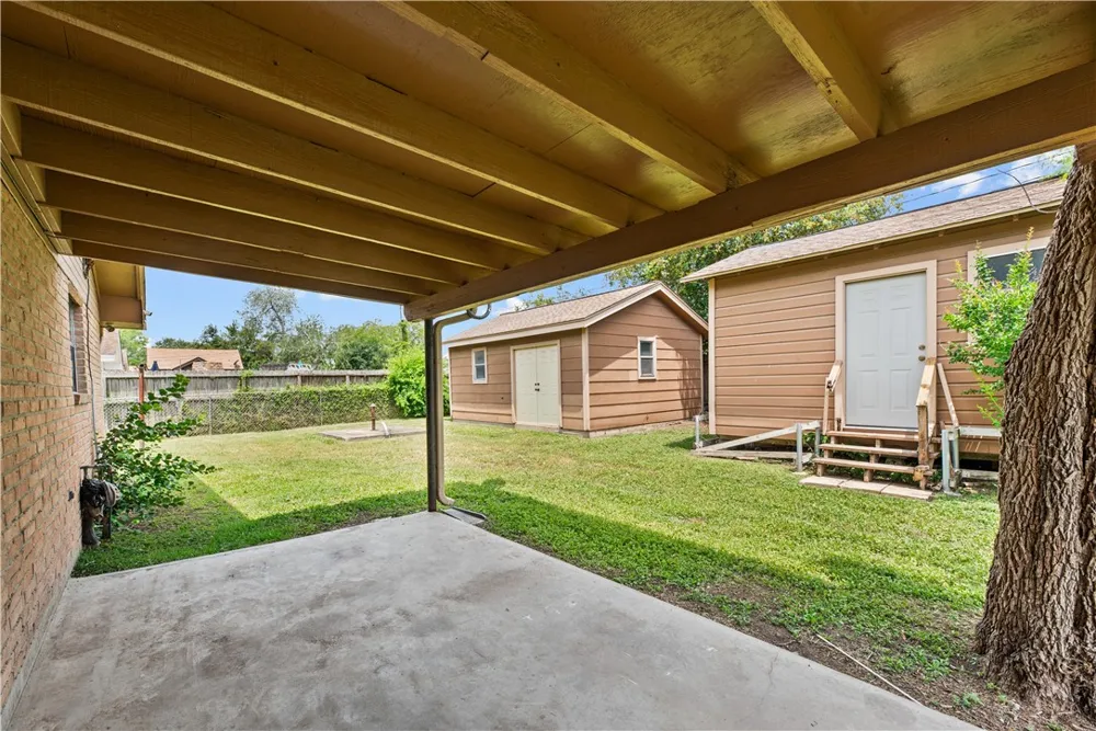 1333 Rose Drive Alice, TX 78332