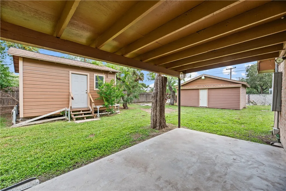 1333 Rose Drive Alice, TX 78332