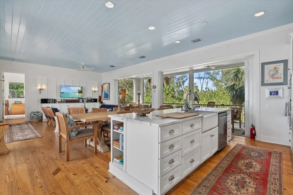 7143 LA LENAIRE DRIVE Longboat Key, FL 34228