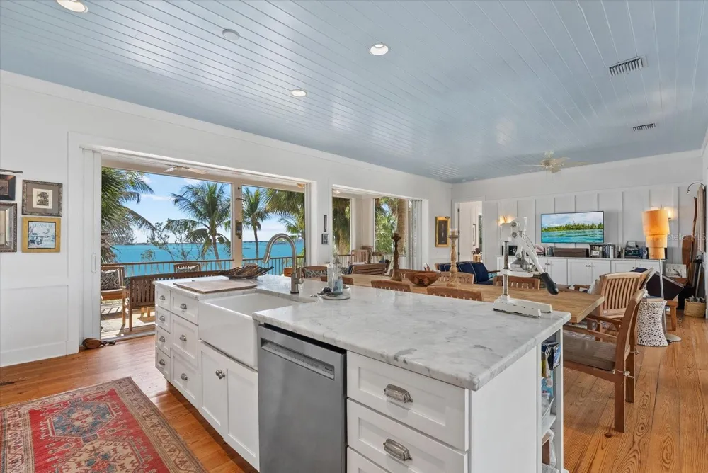 7143 LA LENAIRE DRIVE Longboat Key, FL 34228