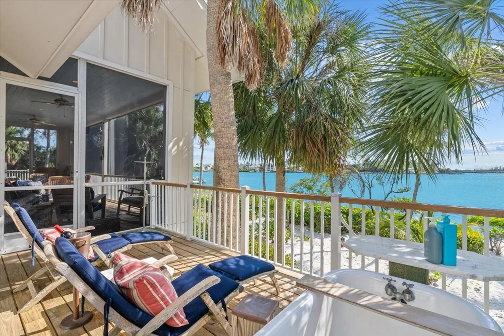 7143 LA LENAIRE DRIVE Longboat Key, FL 34228