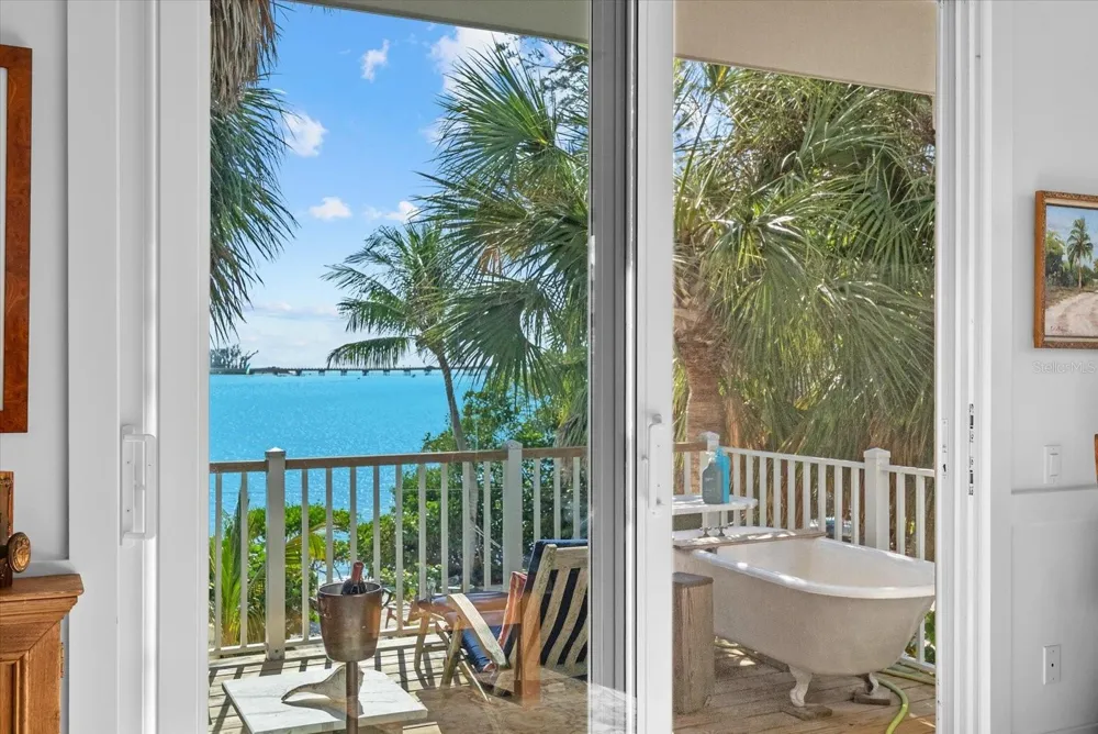 7143 LA LENAIRE DRIVE Longboat Key, FL 34228