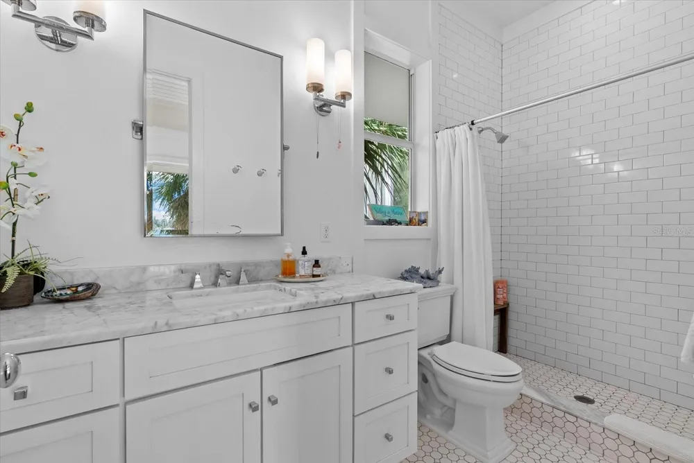 7143 LA LENAIRE DRIVE Longboat Key, FL 34228