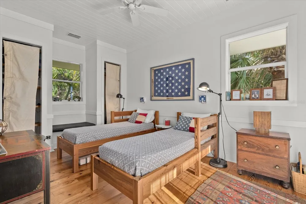 7143 LA LENAIRE DRIVE Longboat Key, FL 34228