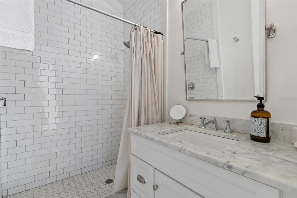 7143 LA LENAIRE DRIVE Longboat Key, FL 34228