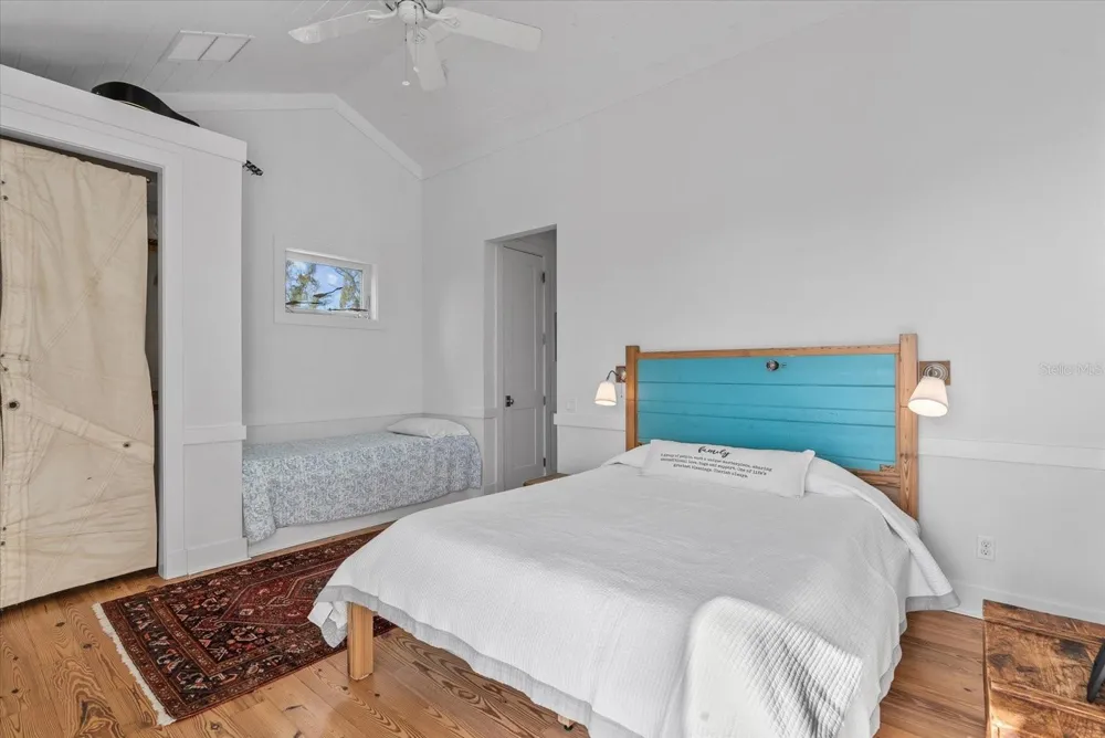 7143 LA LENAIRE DRIVE Longboat Key, FL 34228