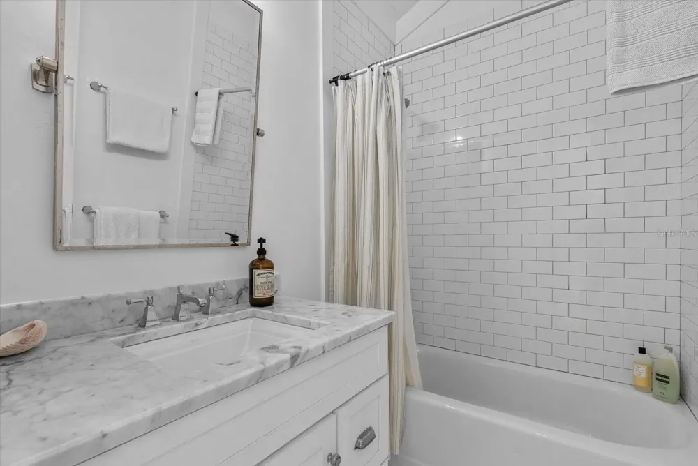 7143 LA LENAIRE DRIVE Longboat Key, FL 34228