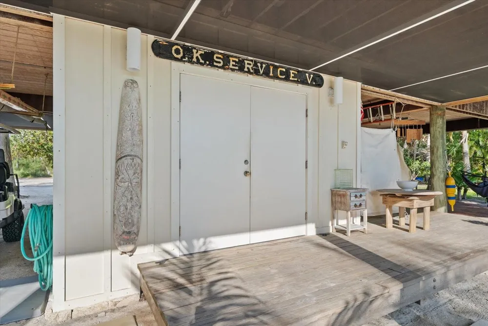 7143 LA LENAIRE DRIVE Longboat Key, FL 34228