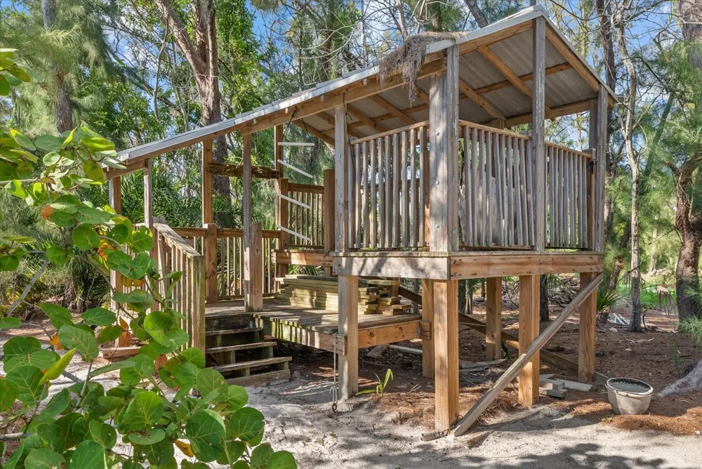 7143 LA LENAIRE DRIVE Longboat Key, FL 34228