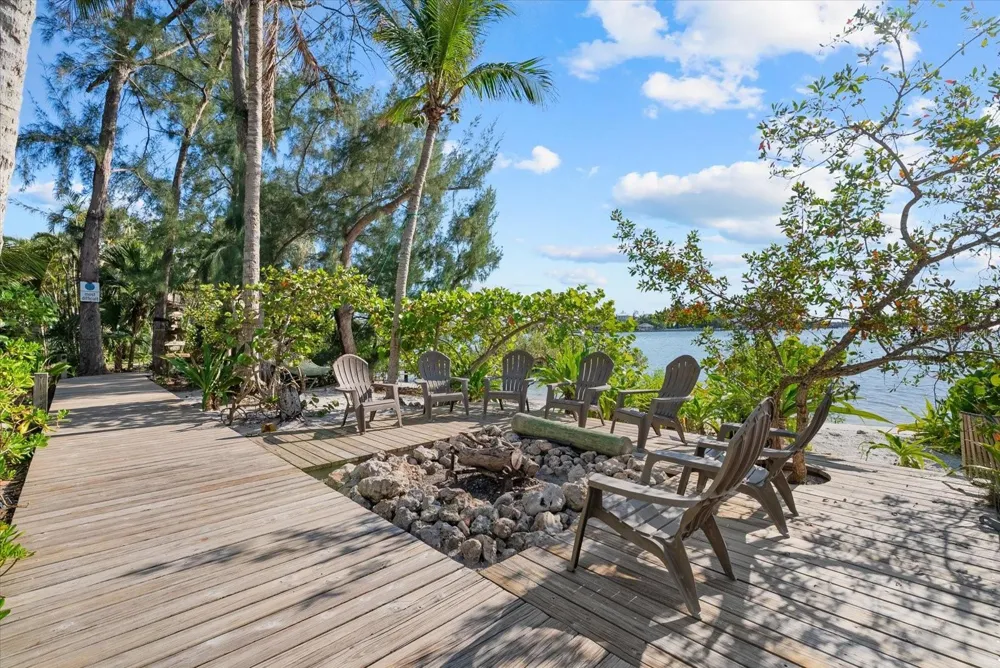 7143 LA LENAIRE DRIVE Longboat Key, FL 34228