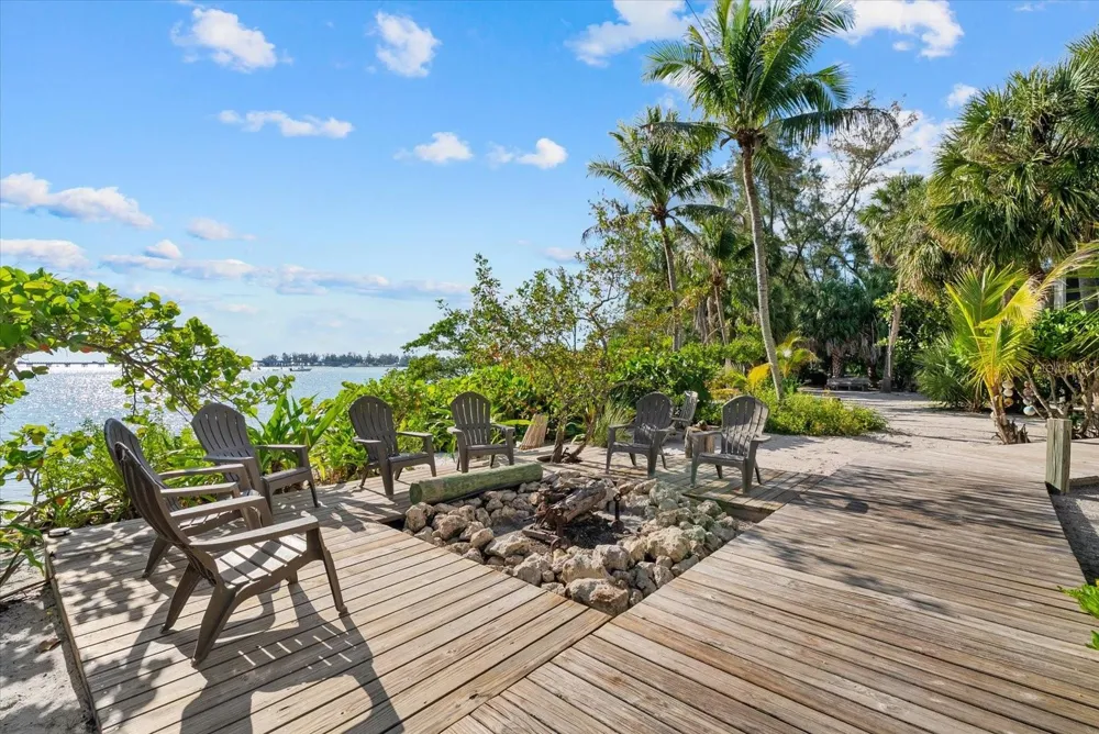 7143 LA LENAIRE DRIVE Longboat Key, FL 34228
