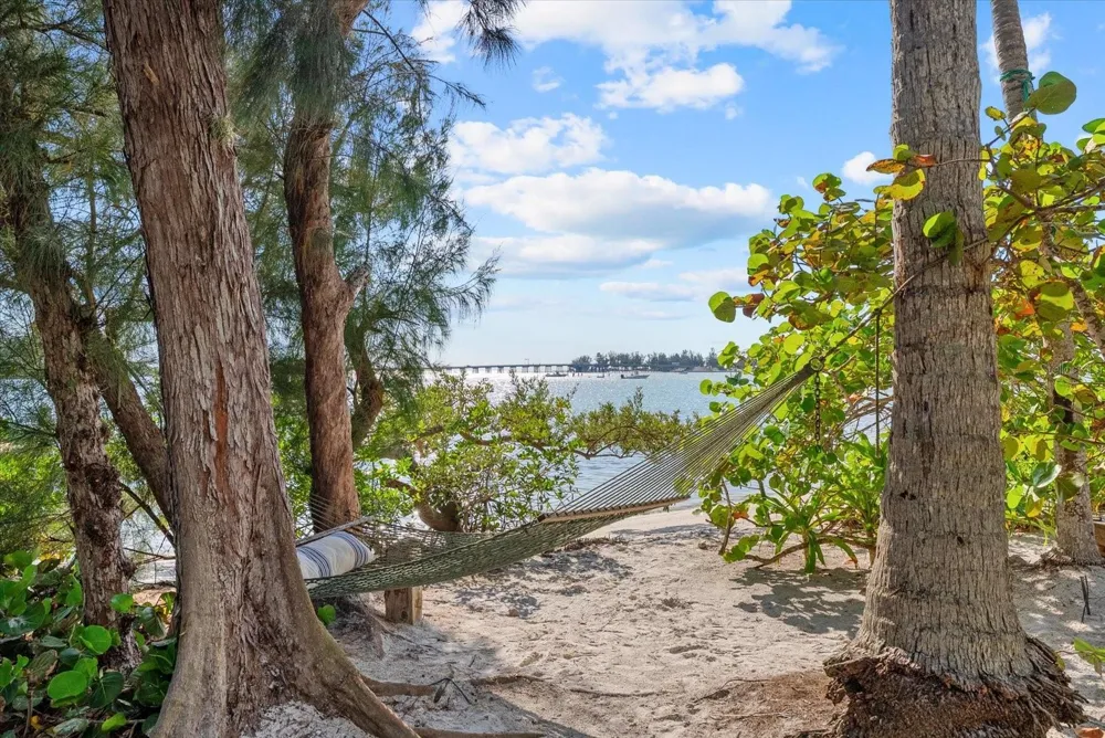 7143 LA LENAIRE DRIVE Longboat Key, FL 34228