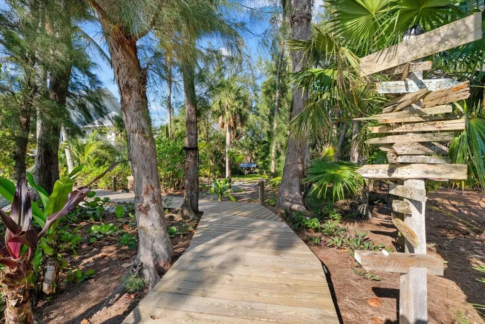 7143 LA LENAIRE DRIVE Longboat Key, FL 34228