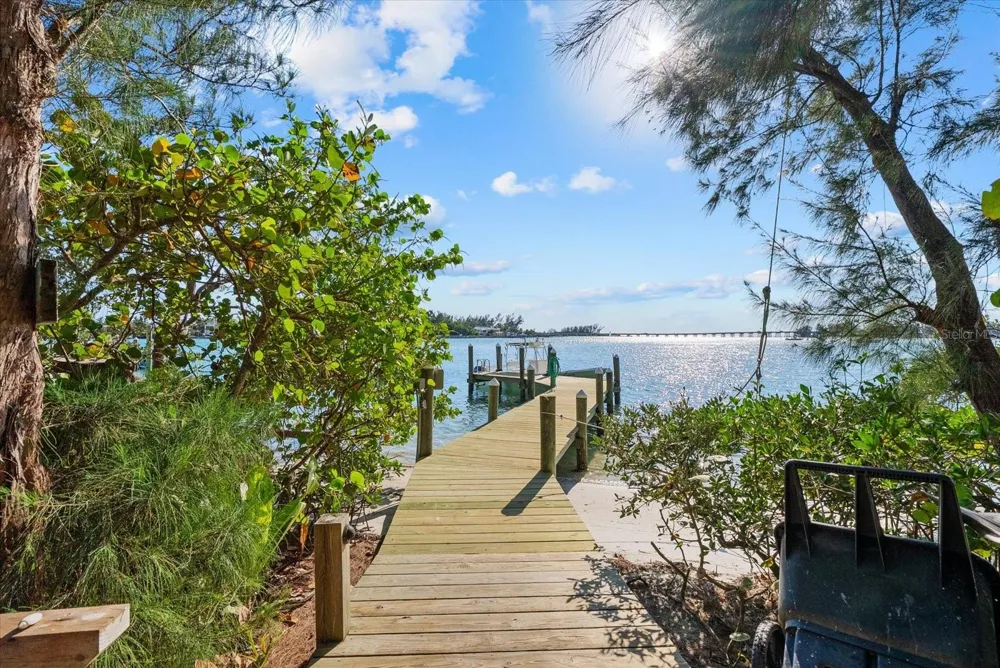 7143 LA LENAIRE DRIVE Longboat Key, FL 34228