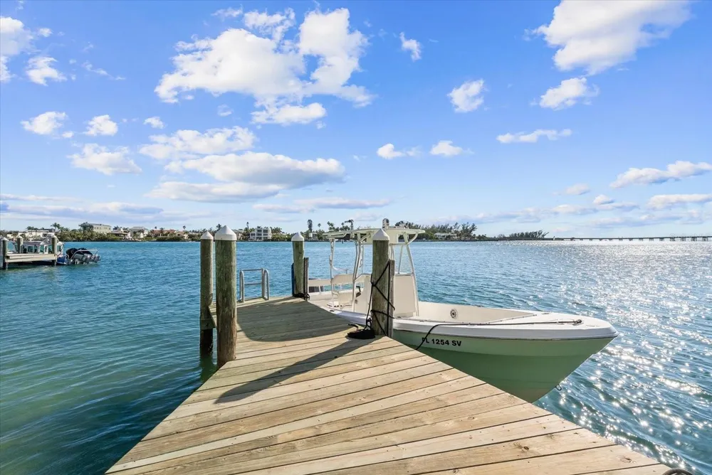 7143 LA LENAIRE DRIVE Longboat Key, FL 34228