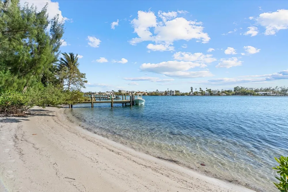 7143 LA LENAIRE DRIVE Longboat Key, FL 34228