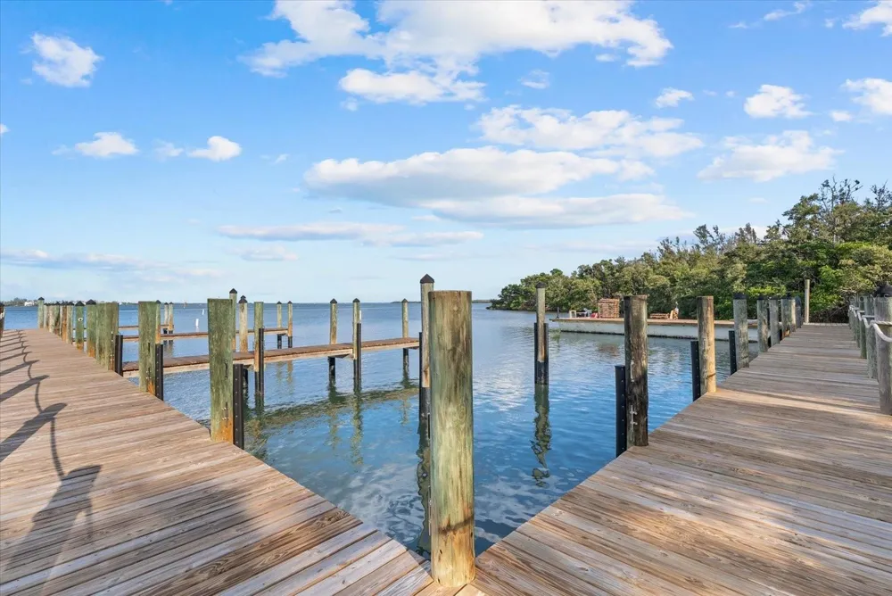 7143 LA LENAIRE DRIVE Longboat Key, FL 34228