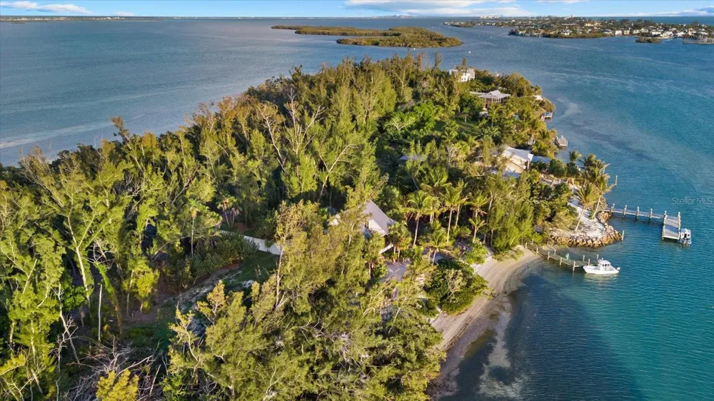 7143 LA LENAIRE DRIVE Longboat Key, FL 34228