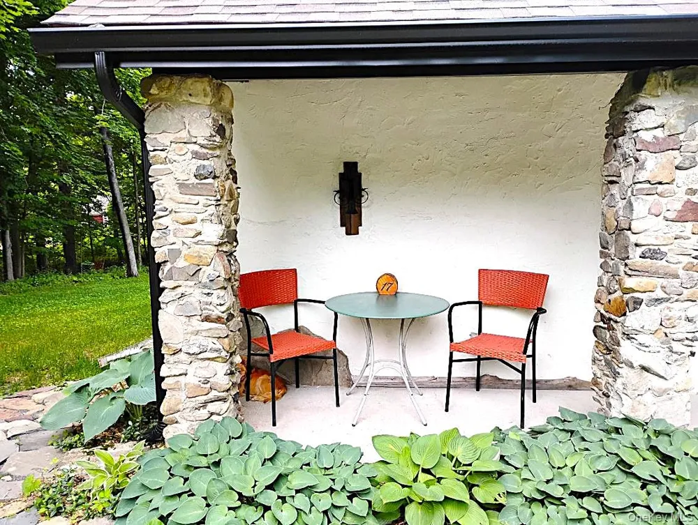 17 Gretna Hill Road Pleasant Valley, NY 12569