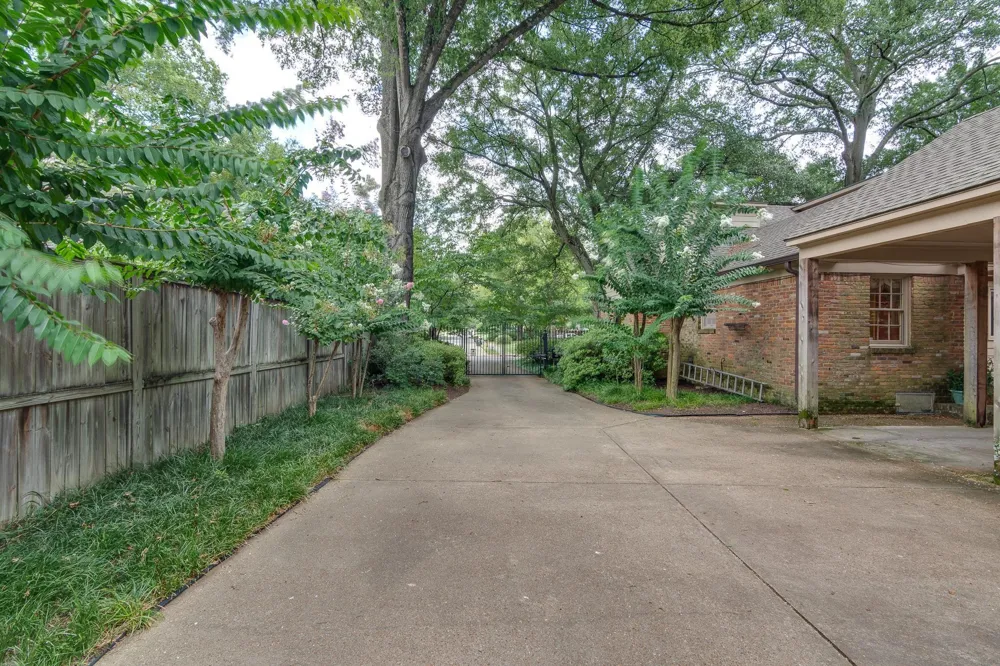 65 LAVERNE LN Memphis, TN 38117