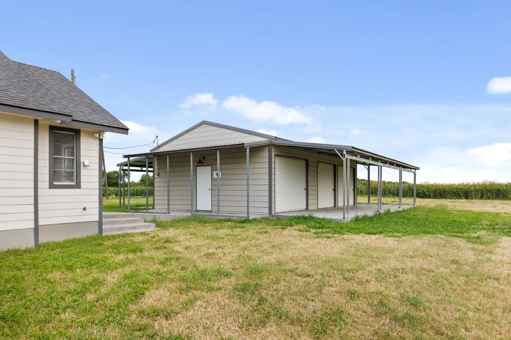 300 Grellhesl West, TX 76691